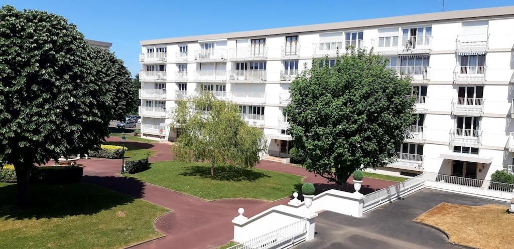 Appartement lumineux idéalement situé à proximité de musées équipements sportifs salle de spectacle commerces Caen Exterior foto